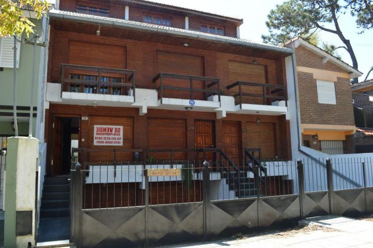 3 bedrooms House in Mar del Plata, Argentina No. 96375