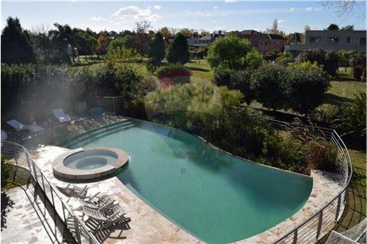 4 bedrooms House in Pilar, Argentina No. 8472