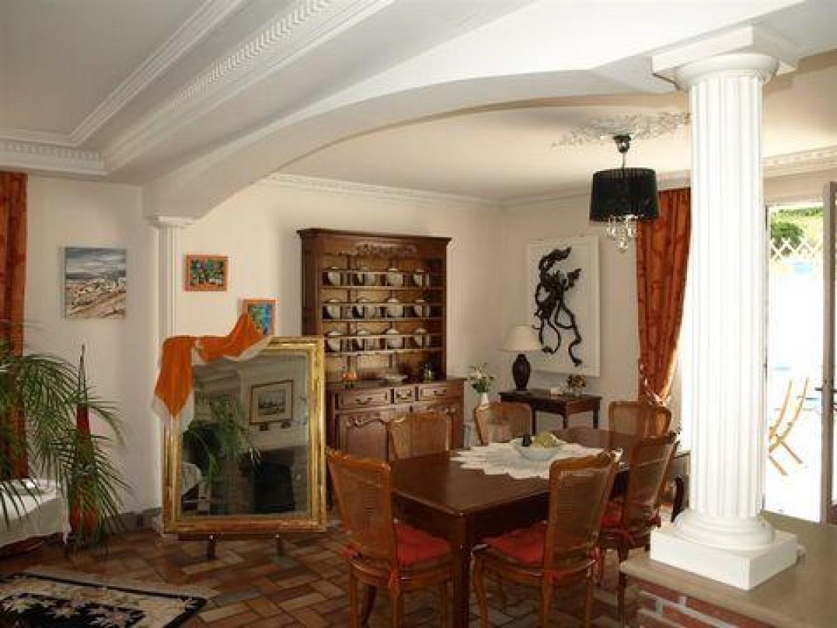 4 bedrooms House in Auxerre, France No. 11783