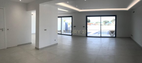 5 bedrooms Villa in Guia, Portugal No. 133315 17