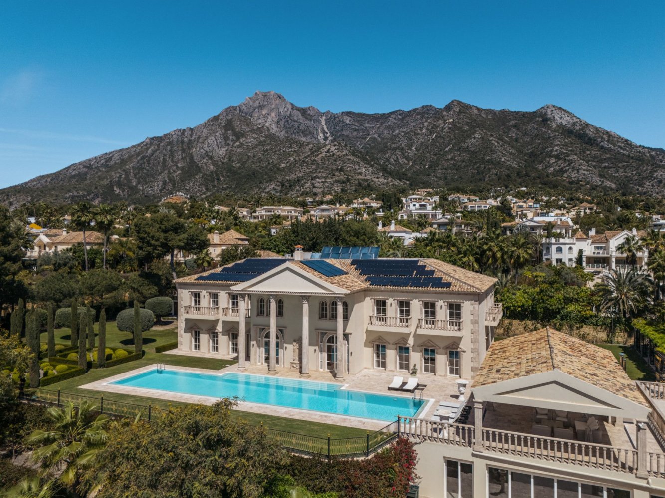 7 bedrooms Villa in Marbella, Spain No. 197429