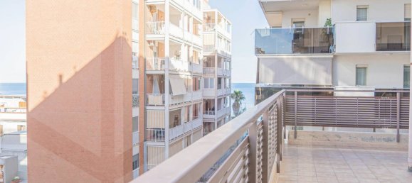 3غرفة شقة في Bari, Italy رقم 17722 24