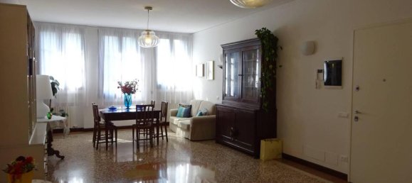 7 rooms Apartment in Venice, Italy No. 36111 3