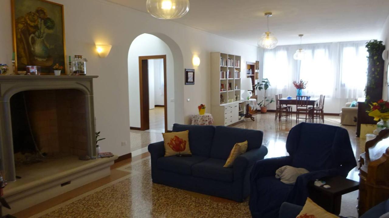 7 rooms Apartment in Venice, Italy No. 36111