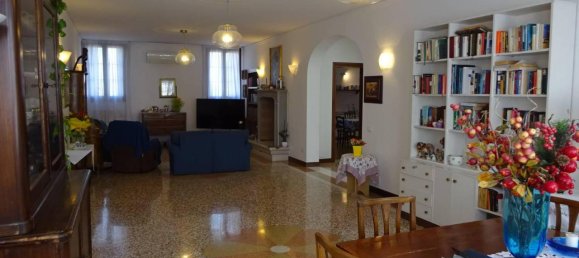 7 rooms Apartment in Venice, Italy No. 36111 4