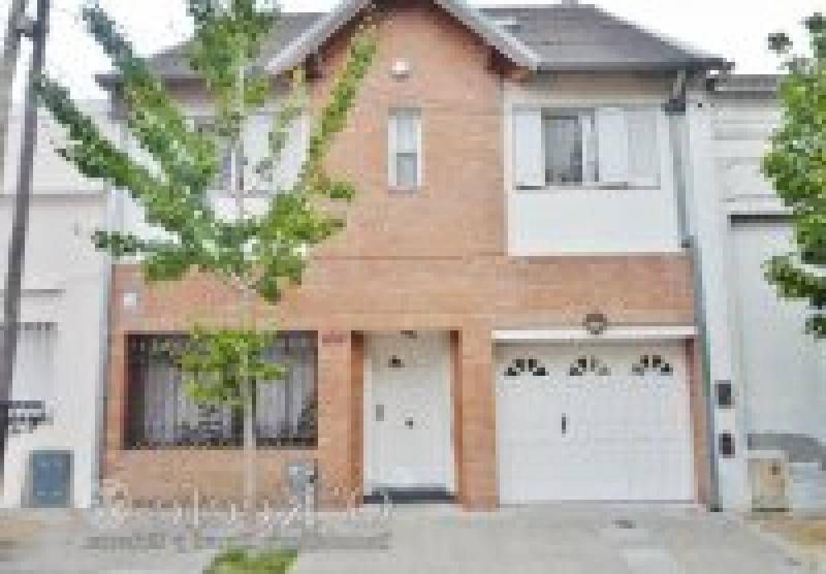 3 bedrooms House in Quilmes, Argentina No. 52881