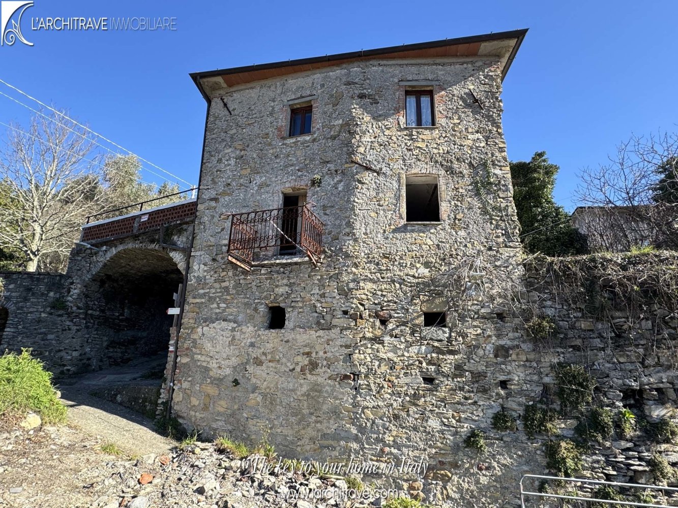 2 bedrooms House in Comano, Italy No. 362915