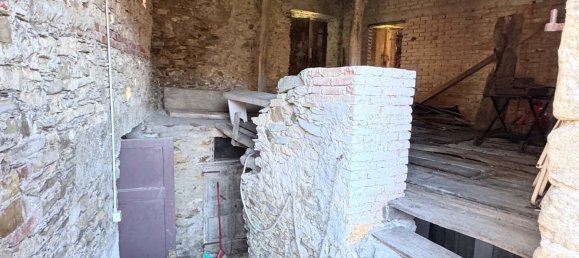 2 bedrooms House in Comano, Italy No. 362915 4