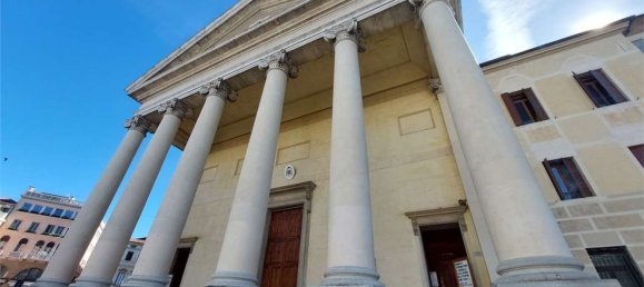 3 rooms Commercial property in Treviso, Italy No. 72929 6