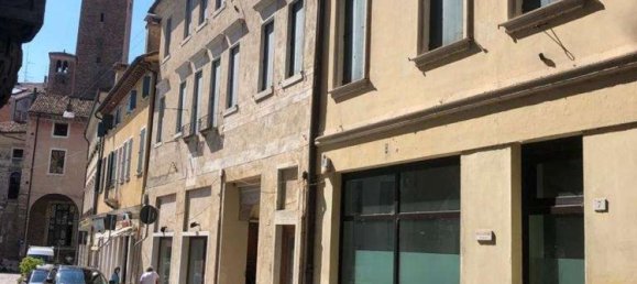 3 rooms Commercial property in Treviso, Italy No. 72929 4