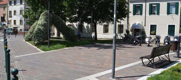 3 rooms Commercial property in Treviso, Italy No. 72929 8