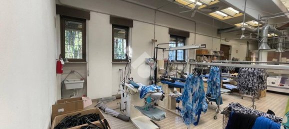 Склад с 10 комнатами в Кастелланца, Италия № 178687 26