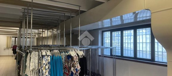 Склад с 10 комнатами в Кастелланца, Италия № 178687 27