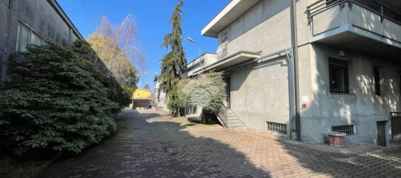 Склад с 10 комнатами в Кастелланца, Италия № 178687 10