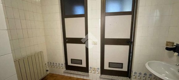 Склад с 10 комнатами в Кастелланца, Италия № 178687 37