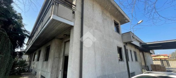 Склад с 10 комнатами в Кастелланца, Италия № 178687 15