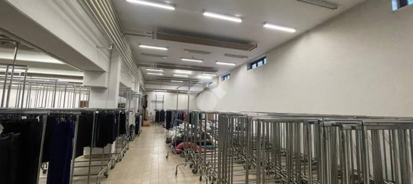 Склад с 10 комнатами в Кастелланца, Италия № 178687 33