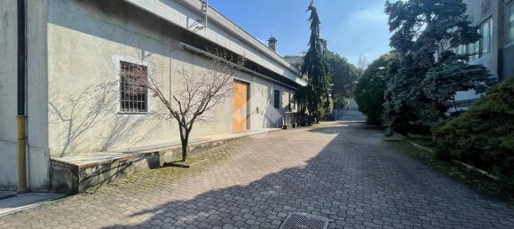 Склад с 10 комнатами в Кастелланца, Италия № 178687 19