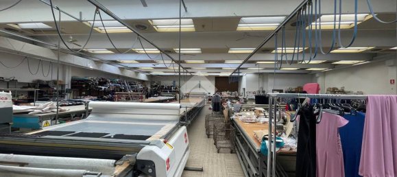 Склад с 10 комнатами в Кастелланца, Италия № 178687 30