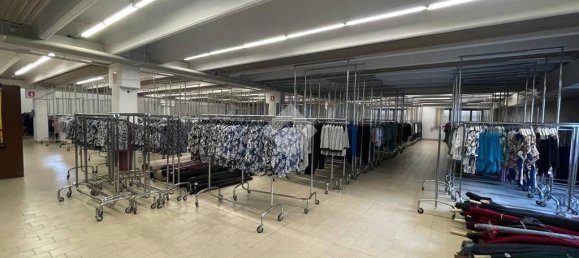 Склад с 10 комнатами в Кастелланца, Италия № 178687 28