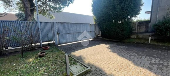 Склад с 10 комнатами в Кастелланца, Италия № 178687 9