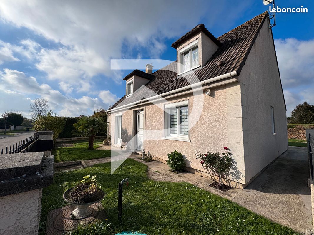 Casa de 4 dormitorios en Dammartin-en-Goele, France No. 163754