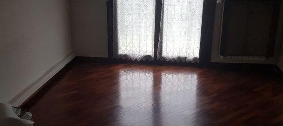 5 rooms Apartment in Cremona, Italy No. 236547 4