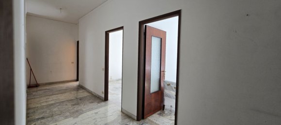 Квартира с 4 комнатами в Савона, Италия № 93082 12