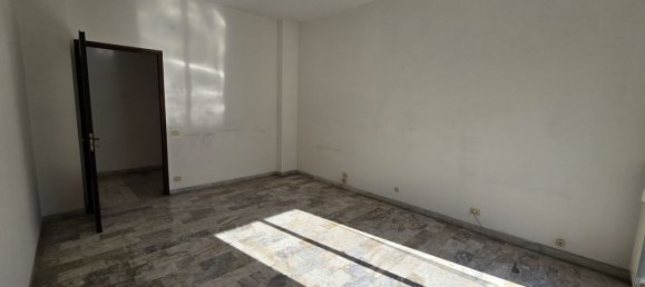 Квартира с 4 комнатами в Савона, Италия № 93082 23