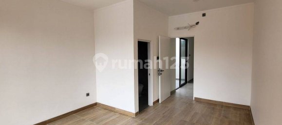 3 bedrooms House in Jakarta, Indonesia No. 2001 21