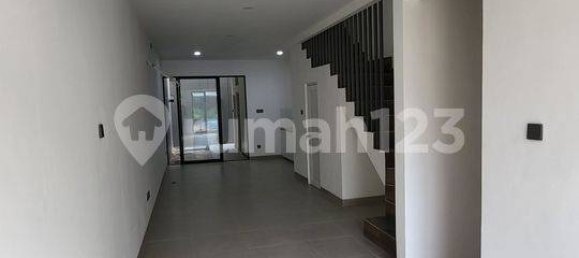 3 bedrooms House in Jakarta, Indonesia No. 2001 5