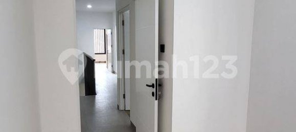 3 bedrooms House in Jakarta, Indonesia No. 2001 30