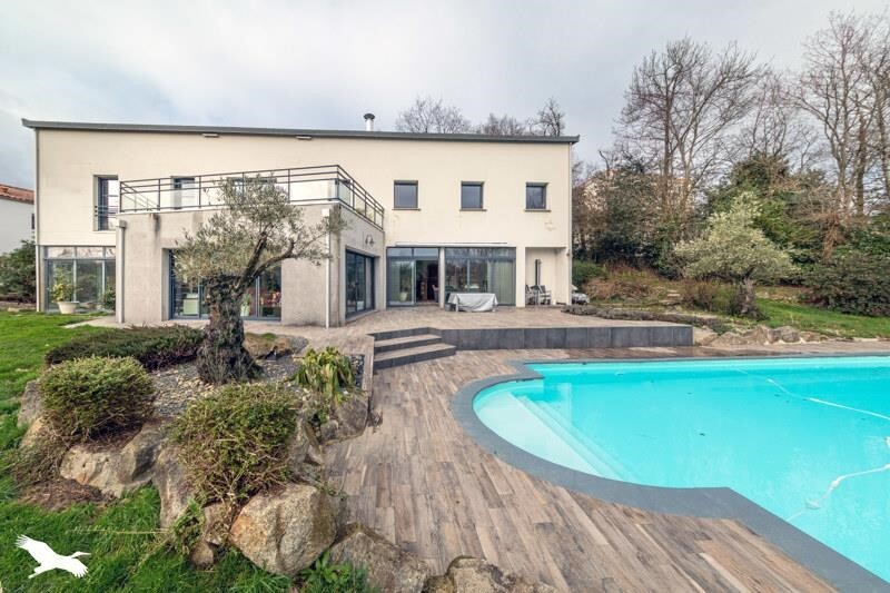 Villa de 5 dormitorios en La Roche-sur-Yon, France No. 349481