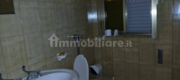 Дом с 4 спальнями в Розолини, Италия № 352789 11