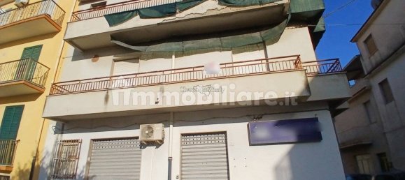 Дом с 4 спальнями в Розолини, Италия № 352789 2