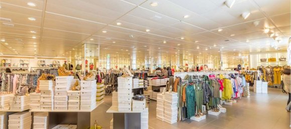 Gewerbliche Immobilie in Somma Lombardo, Italy 1550m², Nr. 286254 10