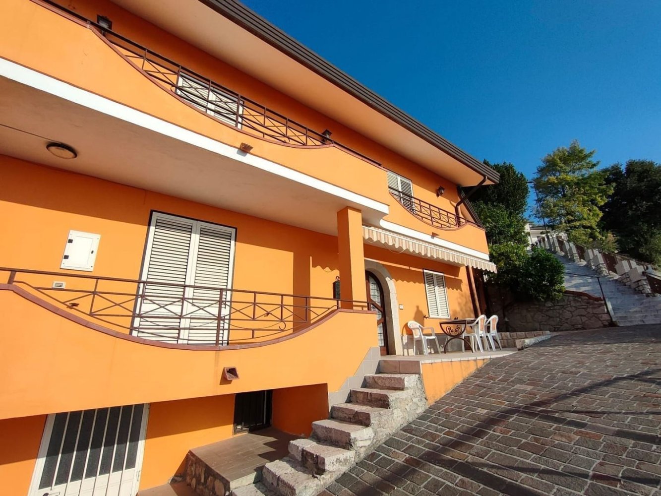 10-Zimmer Villa in San Lupo, Italy, Nr. 127971