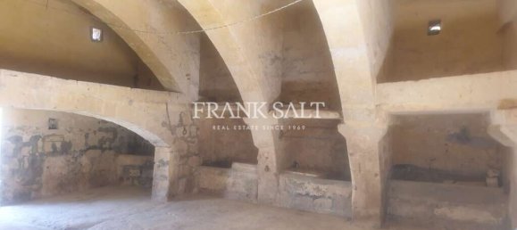 Дом с 4 спальнями в Мкабба, Мальта № 2956 3