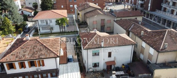 Дом с 3 комнатами в Кастельфранко Венето, Италия № 65750 6