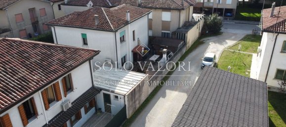 Дом с 3 комнатами в Кастельфранко Венето, Италия № 65750 3