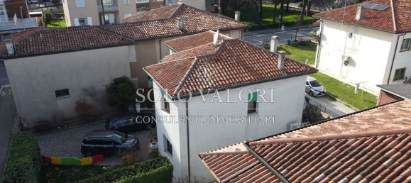 Дом с 3 комнатами в Кастельфранко Венето, Италия № 65750 2