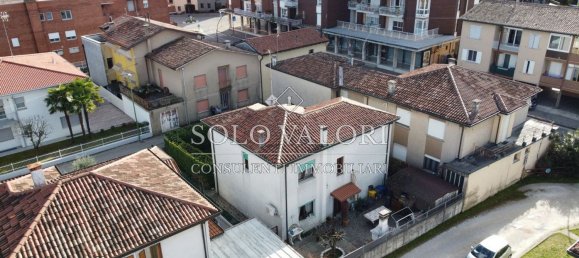 Дом с 3 комнатами в Кастельфранко Венето, Италия № 65750 5