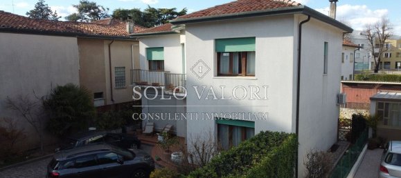 Дом с 3 комнатами в Кастельфранко Венето, Италия № 65750 8