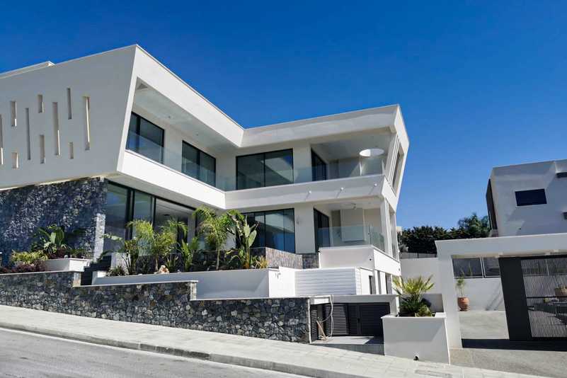 6 bedrooms Commercial property in Germasogeia, Cyprus No. 19935