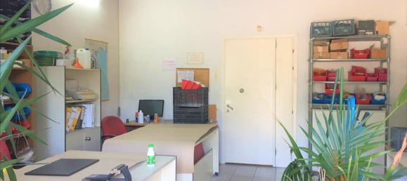 330m² Property in Eleftherio-Kordelio, Greece No. 4669 3