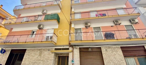 Propiedad comercial de 1 habitación en Bitonto, Italy No. 20750 6