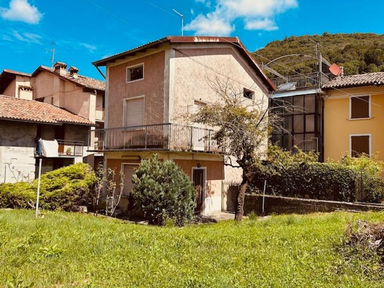 4 rooms House in Nembro, Italy No. 285924