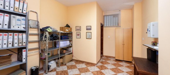 61m² Commercial property in Granada, Spain No. 166670 11