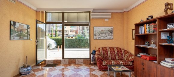 61m² Commercial property in Granada, Spain No. 166670 3