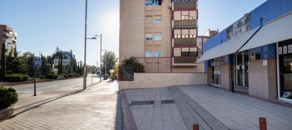 61m² Commercial property in Granada, Spain No. 166670 8